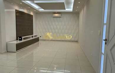 Imagem: A casa à venda possui 3 Dormitórios, 5 Banheiros, 3 Vagas