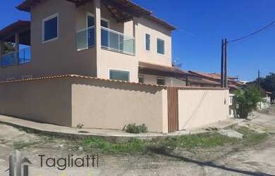 Imagem: A casa e possui 5 Dormitórios, Suítes, 3 Banheiros, 1 Vaga