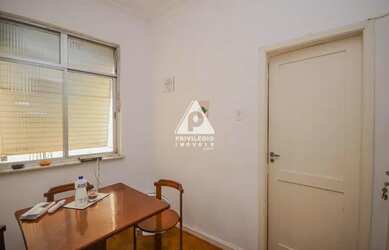 Imagem: A kitnet possui 1 Dormitório, 1 Banheiro, 30m² de Área e