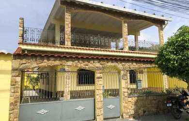 Imagem: A casa possui 3 Dormitórios, 3 Banheiros, 3 Vagas na garagem