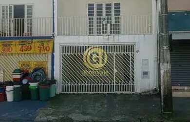 Imagem: A casa possui 3 Dormitórios, 1 Banheiro, 1 Vaga na garagem