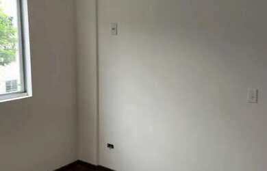 Imagem: O apartamento possui 3 Dormitórios, 1 Banheiro, 1 Vaga na garagem