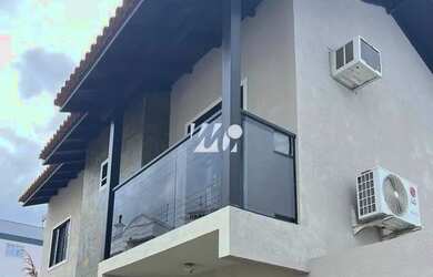 Imagem: A casa possui 3 Dormitórios, 2 Banheiros, 3 Vagas na garagem