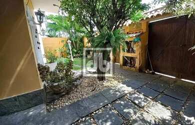 Imagem: A casa em condomínio possui 3 Dormitórios, 4 Banheiros, 2