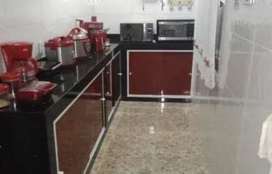 Imagem: A casa possui 3 Dormitórios, 1 Banheiro, 3 Vagas na garagem