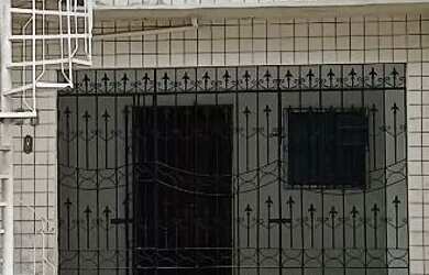 Imagem: A casa possui 1 Dormitório, 2 Banheiros, 1 Vaga na garagem