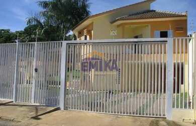 Imagem: A casa possui 3 Dormitórios, 5 Banheiros, 5 Vagas na garagem