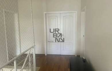 Imagem: A casa possui 4 Dormitórios, 5 Banheiros, 3 Vagas na garagem