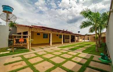 Imagem: A casa possui 4 Dormitórios, 5 Banheiros, 5 Vagas na garagem