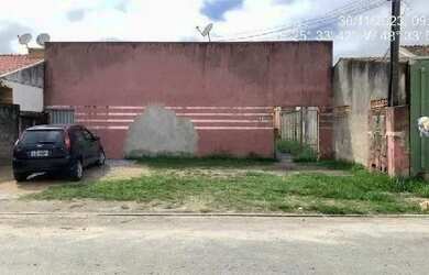 Imagem: A casa possui 3 Dormitórios, 1 Banheiro, 1 Vaga na garagem