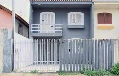 Imagem: A casa possui 3 Dormitórios, 4 Banheiros, 2 Vagas na garagem