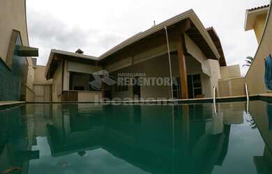 Imagem 2: Casa de 3 dormitórios com churrasqueira e piscina no Condominio Damha...