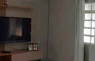 Imagem: A casa possui 3 Dormitórios, 1 Banheiro, 4 Vagas na garagem