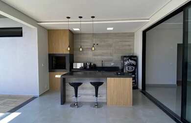 Imagem: A casa em condomínio possui 3 Dormitórios, 4 Banheiros, 2