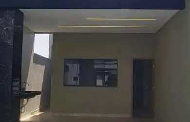 Imagem: A casa possui 3 Dormitórios, 2 Banheiros, 2 Vagas na garagem