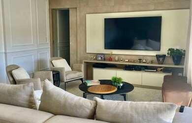 Imagem: O apartamento possui 4 Dormitórios, 5 Banheiros, 3 Vagas na