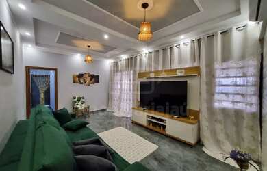 Imagem: A casa possui 2 Dormitórios, 2 Banheiros, 2 Vagas na garagem