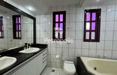 Imagem 9: Sobrado na 204 Sul com 6 quartos sendo 3 suítes e ponto comercial para...