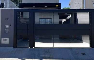 Imagem: A casa possui 2 Dormitórios, 2 Banheiros, 80m² de Área e