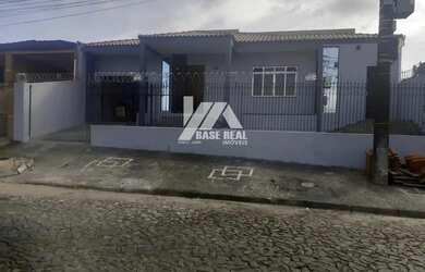 Imagem: A casa possui 3 Dormitórios, 4 Banheiros, 5 Vagas na garagem