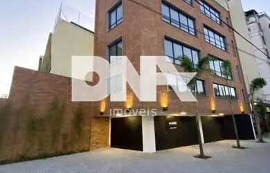 Imagem: O depósito possui 2 Vagas na garagem, 525m² de Área e está