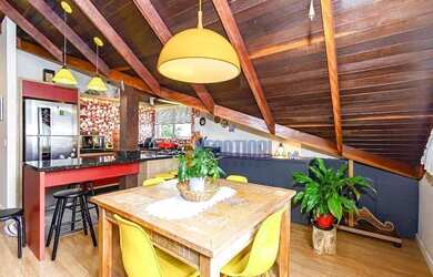 Imagem: A casa em condomínio possui 3 Dormitórios, 2 Banheiros, 3