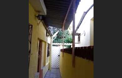 Imagem: A casa possui 1 Dormitório e 1 Banheiro e está localizado