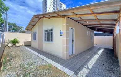 Imagem: A casa possui 2 Dormitórios, 1 Banheiro, 1 Vaga na garagem