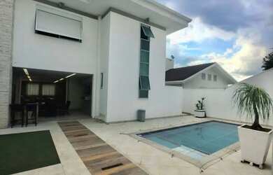 Imagem: A casa em condomínio possui 4 Dormitórios, 5 Banheiros, 5