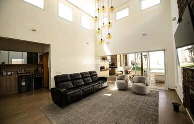 Imagem: A casa em condomínio possui 3 Dormitórios, 5 Banheiros, 2