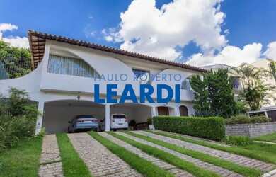 Imagem: A casa em condomínio possui 4 Dormitórios, 5 Banheiros, 5