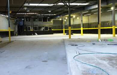 Imagem: O depósito possui 877m² de Área e Imóvel novo e está localizado