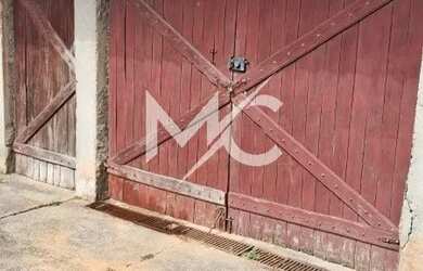 Imagem: A casa possui 2 Dormitórios, 1 Banheiro, 5 Vagas na garagem