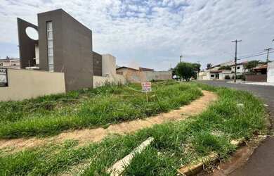 Imagem: O terreno possui 379m² de Área, Imóvel novo e está localizado