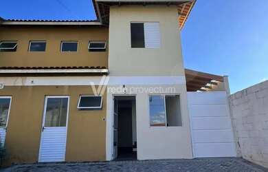 Imagem: A casa possui 3 Dormitórios, 3 Banheiros, 2 Vagas na garagem