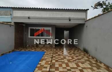 Imagem: A casa possui 2 Dormitórios, 2 Banheiros, 2 Vagas na garagem