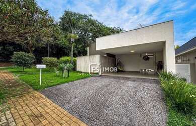 Imagem: A casa em condomínio possui 3 Dormitórios, 2 Banheiros e 168m²