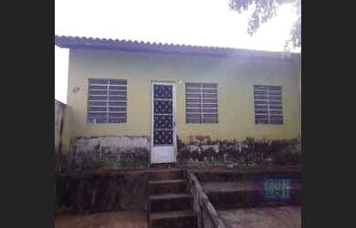 Imagem: A casa possui 2 Dormitórios, 1 Banheiro, 1 Vaga na garagem