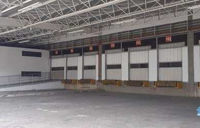 Imagem: O depósito possui 5 Vagas na garagem, 3.408m² de Área e