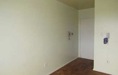 Imagem: O apartamento possui 1 Dormitório, 1 Banheiro, 1 Vaga na garagem