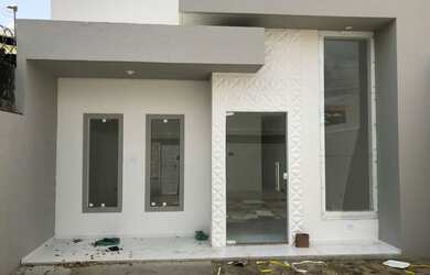 Imagem: A casa possui 3 Dormitórios, 2 Banheiros, 2 Vagas na garagem