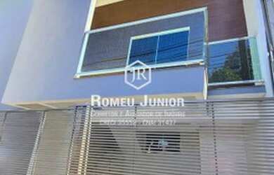 Imagem: A casa possui 3 Dormitórios, 2 Banheiros, 2 Vagas na garagem