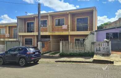 Imagem: A casa possui 3 Dormitórios, 2 Banheiros, 1 Vaga na garagem