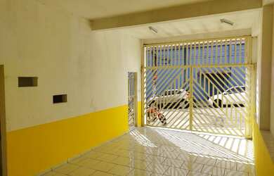 Imagem: A casa possui 1 Dormitório, 1 Banheiro, 2 Vagas na garagem