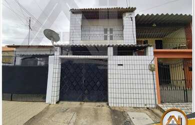 Imagem: A casa possui 3 Dormitórios, 2 Banheiros, 1 Vaga na garagem