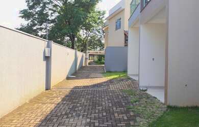 Imagem: A casa possui 3 Dormitórios, 2 Banheiros, 1 Vaga na garagem