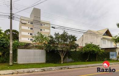 Imagem: A casa possui 1 Dormitório, 3 Banheiros, 4 Vagas na garagem