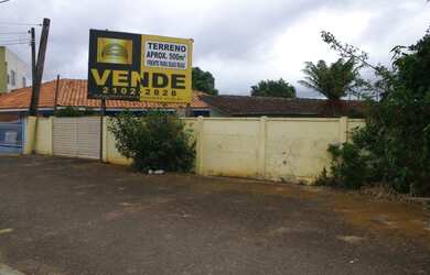 Imagem: A casa possui 3 Dormitórios, 1 Banheiro, 1 Vaga na garagem