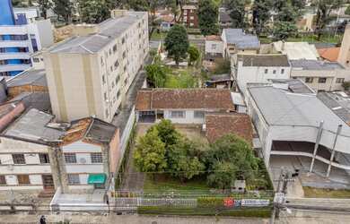 Imagem: O terreno possui 600m² de Área e está localizado em Tarumã