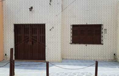 Imagem: A casa possui 3 Dormitórios, 2 Banheiros, 210m² de Área e